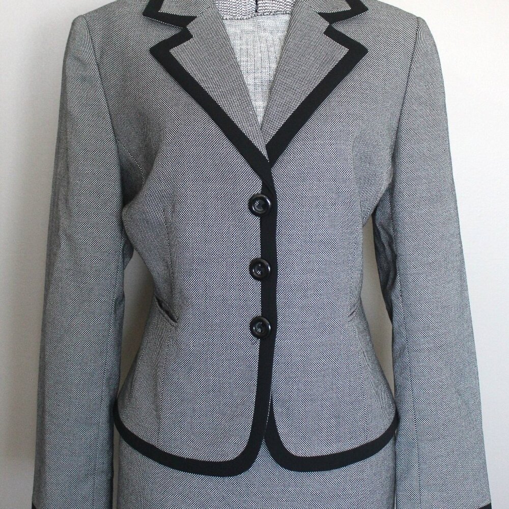 Tahari skirt suit, size 6 Petite, grey/black tweed